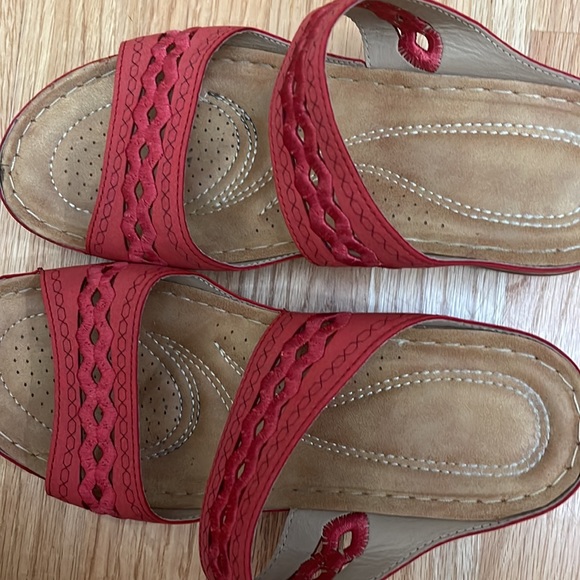 Red Embroidered Sandals- 7.5 US - Picture 6 of 6
